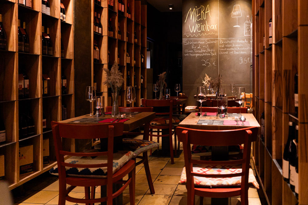 Tapas Bar Lübeck – stilvoller Innenbereich Innenbereich der Tapas Bar in Lübeck mit gemütlichem Ambiente